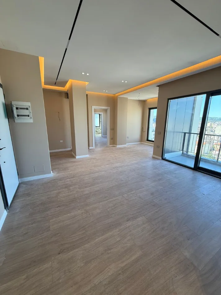 Tirane, jepet me qera dyqan Kati 11, 130 m² 1.300 € (rruga e barrikadave)
