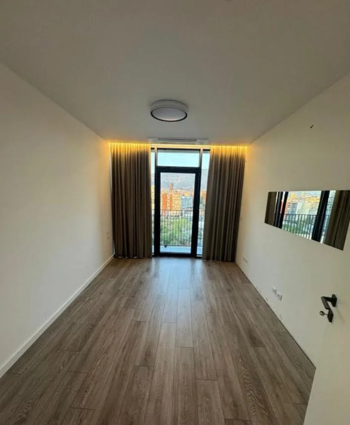 Tirane, jepet me qera ambjent biznesi Kati 8, 86 m² 1.200 € (Lake View Residence, Liqeni Artificia)