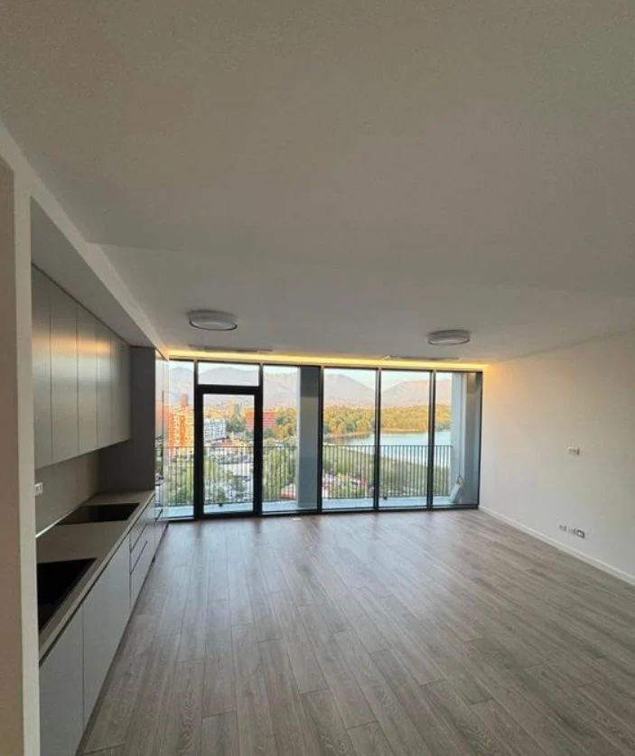 Tirane, jepet me qera ambjent biznesi Kati 8, 86 m² 1.200 € (Lake View Residence, Liqeni Artificia)