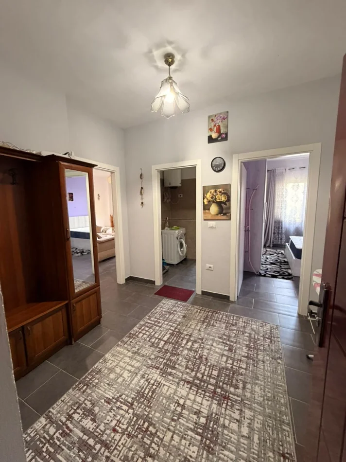 Tirane, jepet me qera apartament 1+1+Ballkon Kati 2, 71 m² 400 € 
