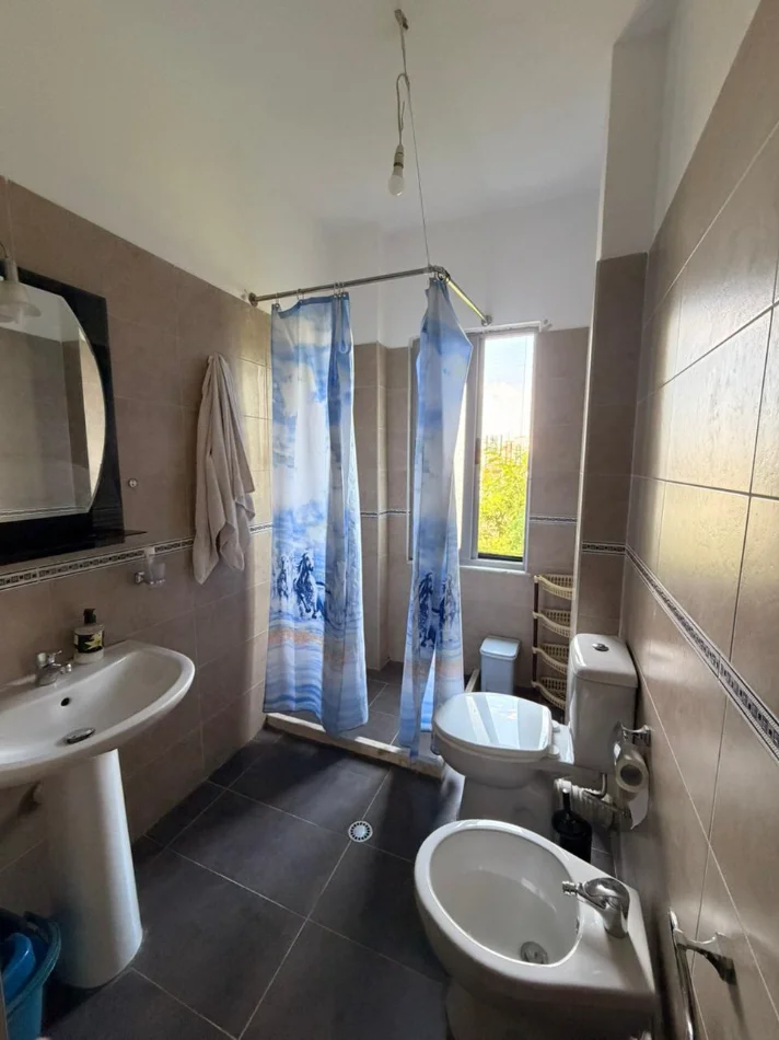 Tirane, jepet me qera apartament 1+1+Ballkon Kati 2, 71 m² 400 € 