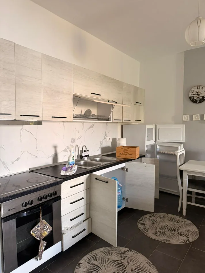 Tirane, jepet me qera apartament 1+1+Ballkon Kati 2, 71 m² 400 € 