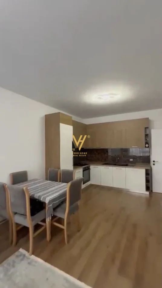 Tirane, jepet me qera apartament 2+1+Ballkon Kati 4, 110 m² 420 € (PASKUQAN)