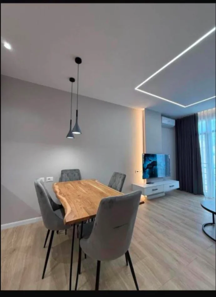 JEPET ME QERA 1+1 NE YZBERISHT TEK NELA 6 ,450 EURO