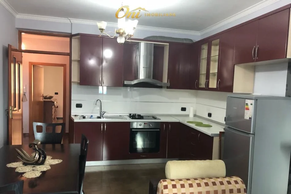 Tirane, jepet me qera apartament 2+1 Kati 5, 650 € (RRUGA E DIBRES)