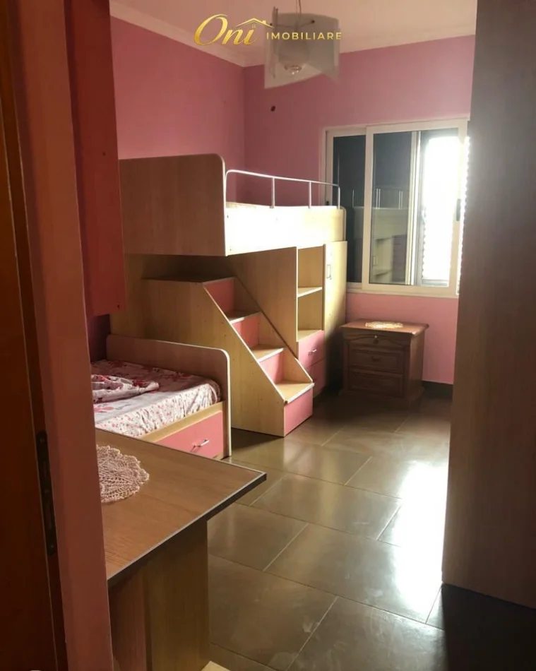 Tirane, jepet me qera apartament 2+1 Kati 5, 650 € (RRUGA E DIBRES)
