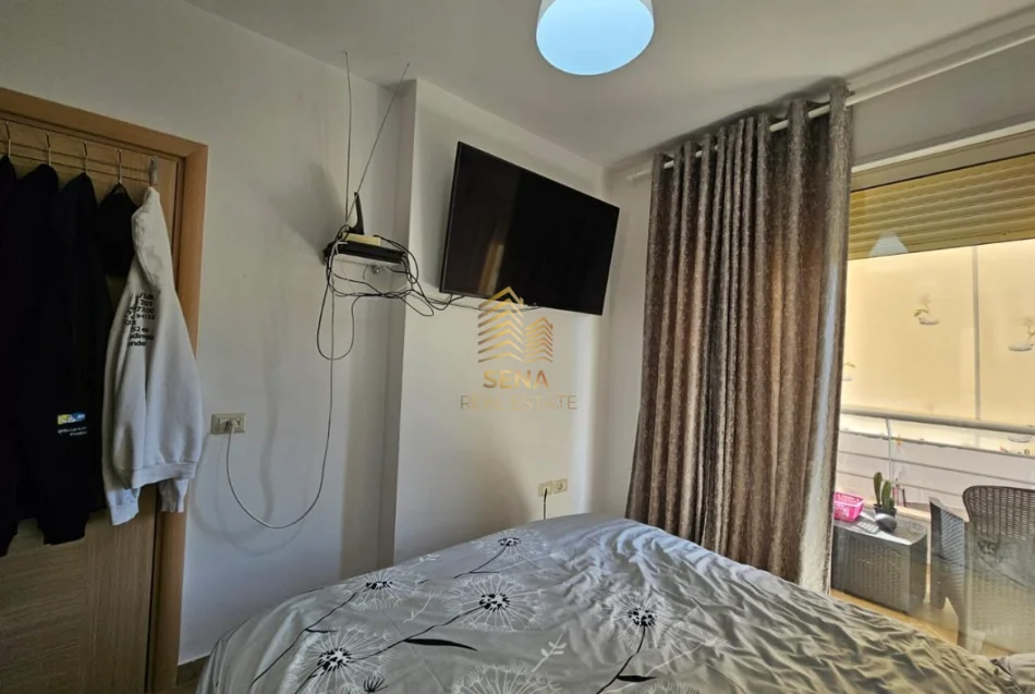 Tirane, jepet me qera apartament 1+1+Ballkon Kati 3, 50 m² 400 € (Liqeni i Thate)