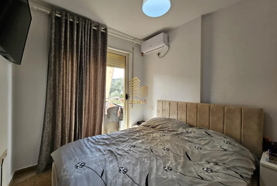 Tirane, jepet me qera apartament 1+1+Ballkon Kati 3, 50 m² 400 € (Liqeni i Thate)