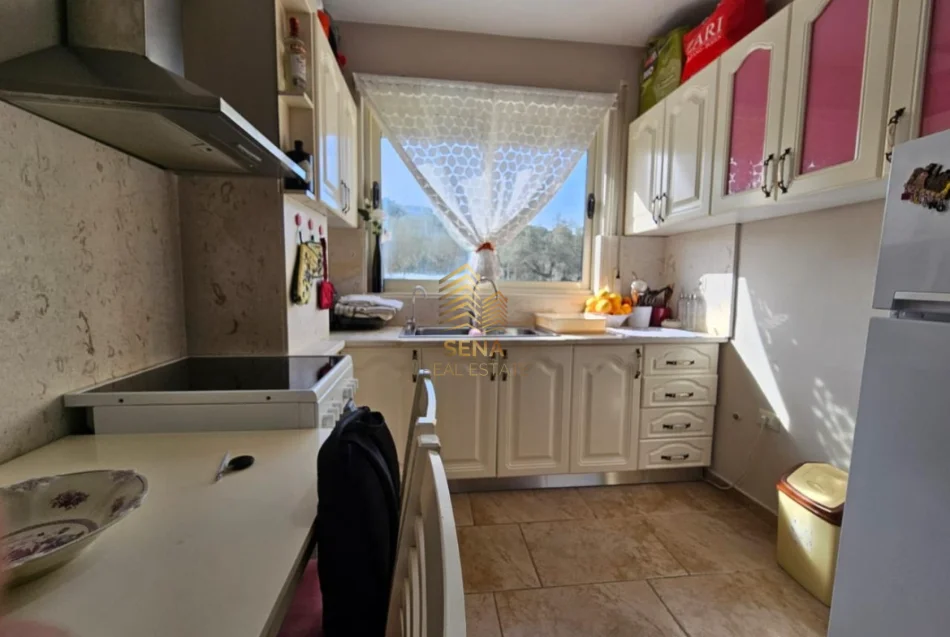 Tirane, jepet me qera apartament 1+1+Ballkon Kati 3, 50 m² 400 € (Liqeni i Thate)