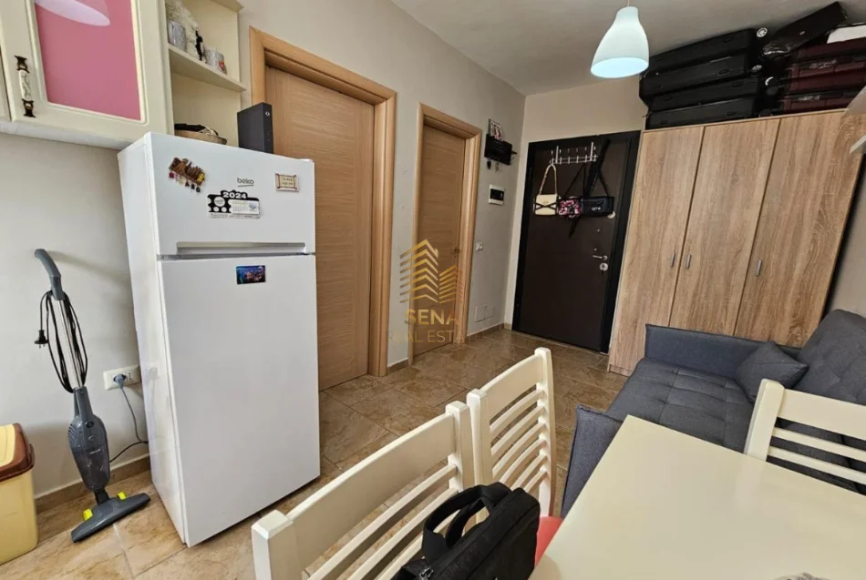 Tirane, jepet me qera apartament 1+1+Ballkon Kati 3, 50 m² 400 € (Liqeni i Thate)