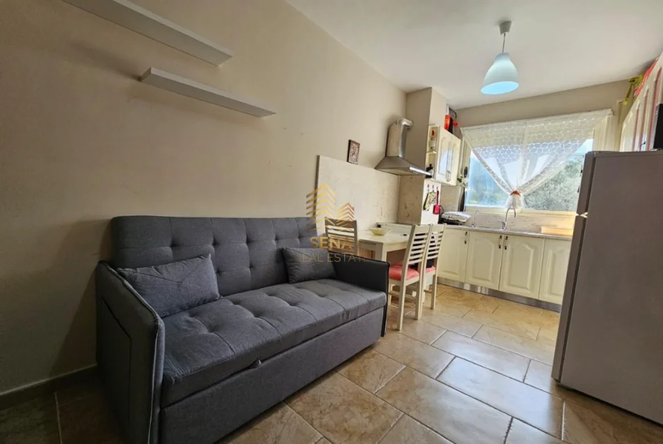 Tirane, jepet me qera apartament 1+1+Ballkon Kati 3, 50 m² 400 € (Liqeni i Thate)