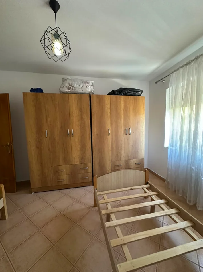Shqiperi, jepet me qera apartament 2+1+Ballkon Kati 2, 500 € (Asim Vokshi)