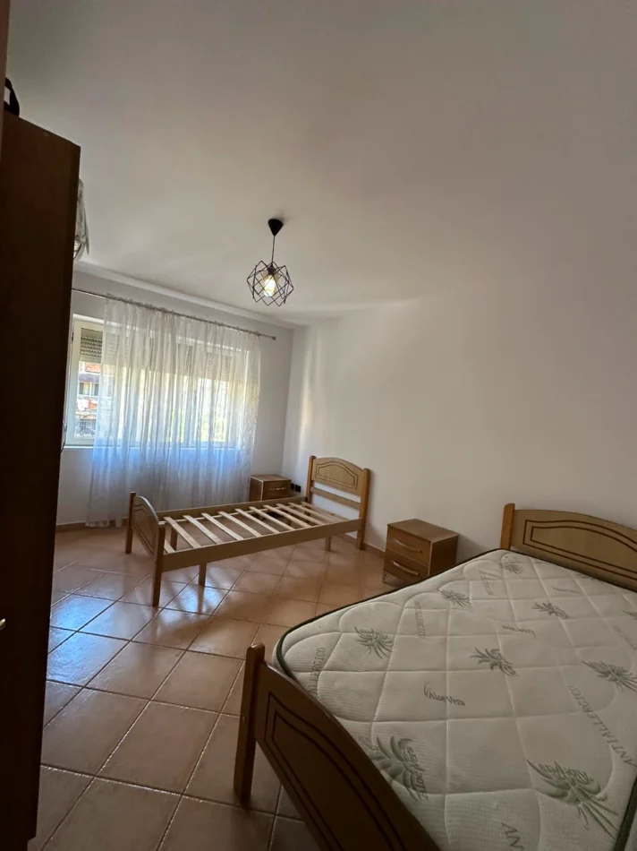 Shqiperi, jepet me qera apartament 2+1+Ballkon Kati 2, 500 € (Asim Vokshi)