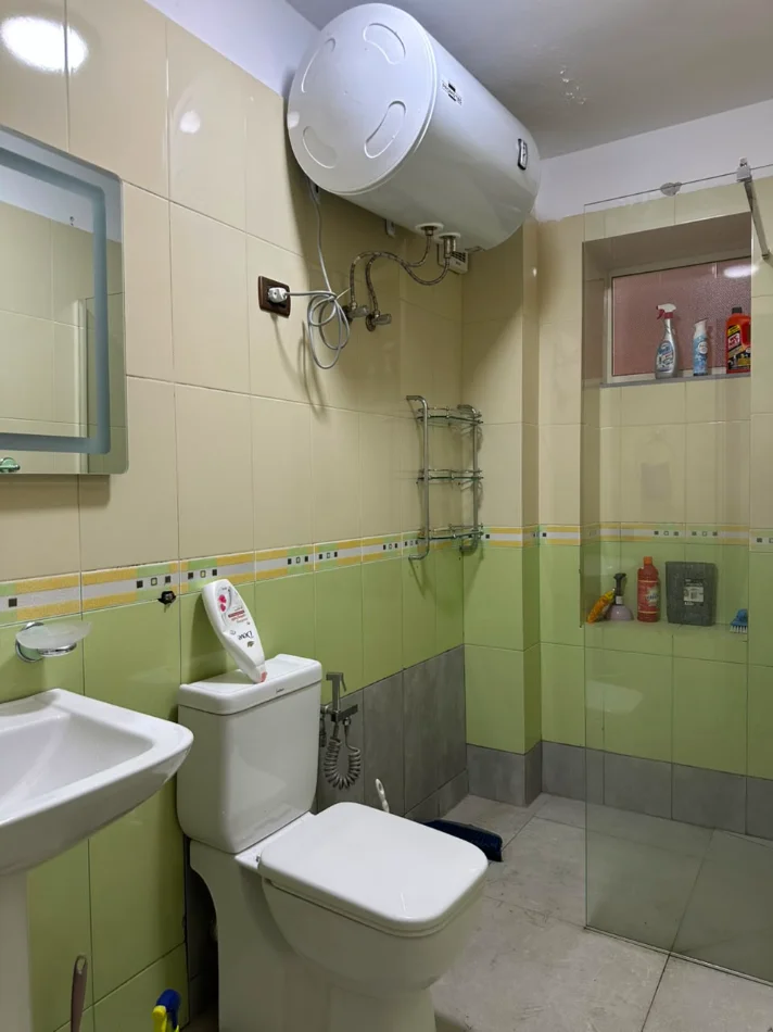 Shqiperi, jepet me qera apartament 2+1+Ballkon Kati 2, 500 € (Asim Vokshi)