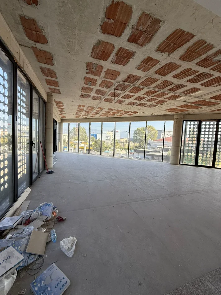 Tirane, jepet me qera ambjent biznesi , 1.250 m² 2.600 € (Prane Doganes)