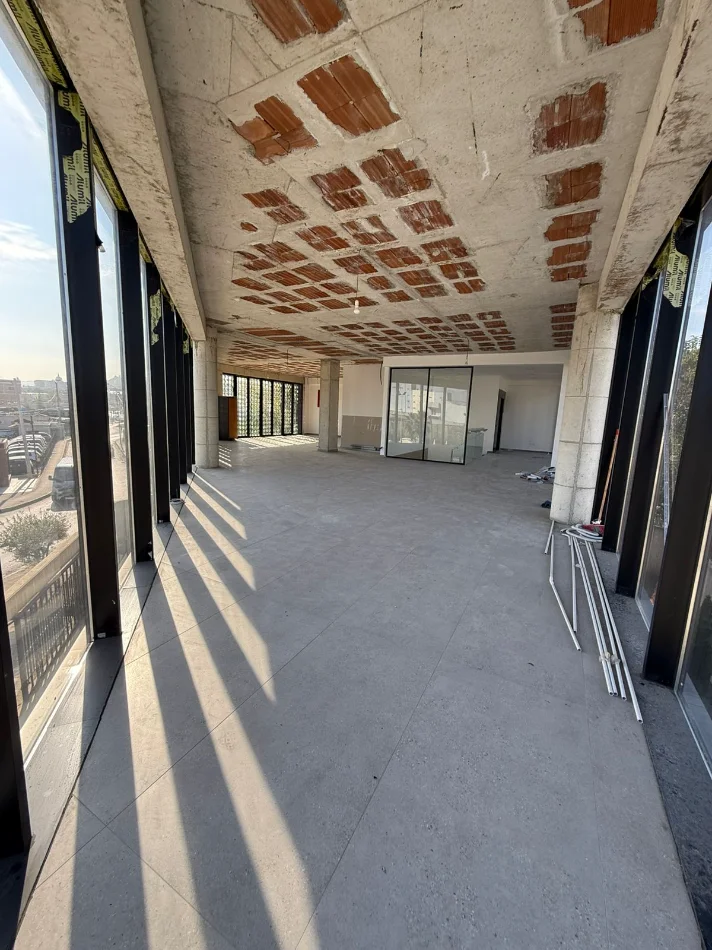 Tirane, jepet me qera ambjent biznesi , 1.250 m² 2.600 € (Prane Doganes)