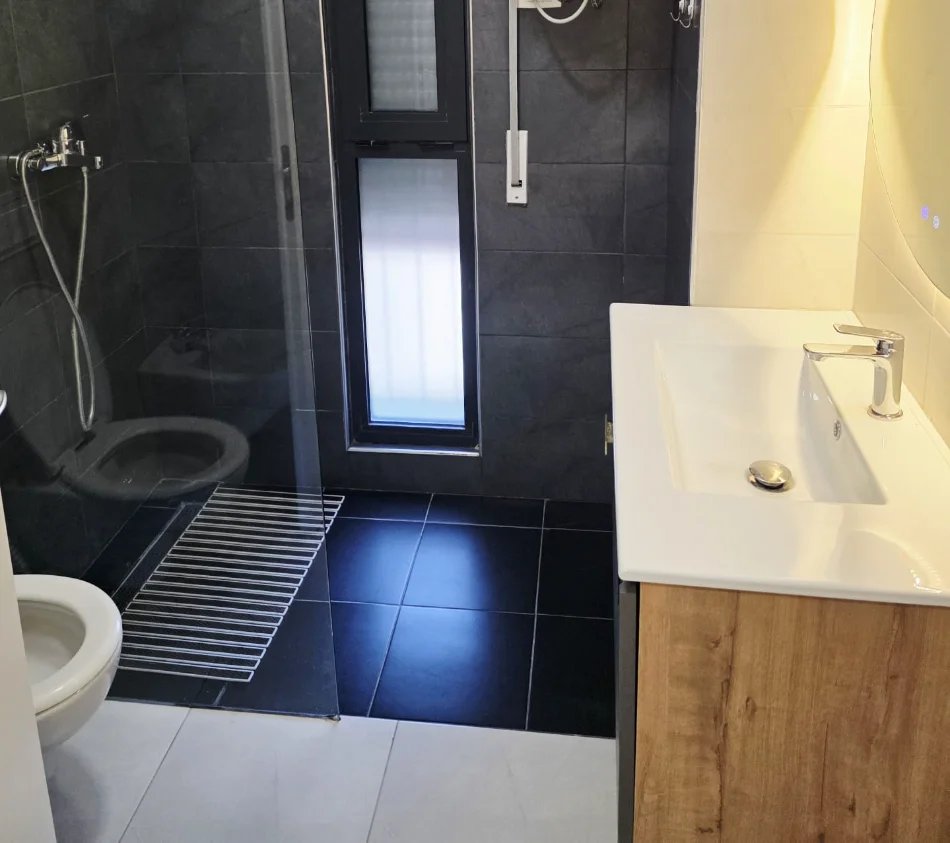 Me Qera: Super apartament 1+1 (📍Parku olimpik- Ngjiturë me Komuna e parisit) - 70 m2 (Pallat 2023) | 100% I Ri  🔥🔥 800 Euro/Muaj