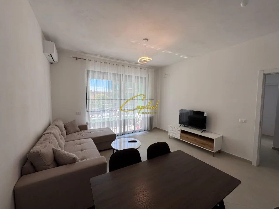 Tirane, jepet me qera apartament 1+1 Kati 2, 60 m² 400 € (ALI DEMI)