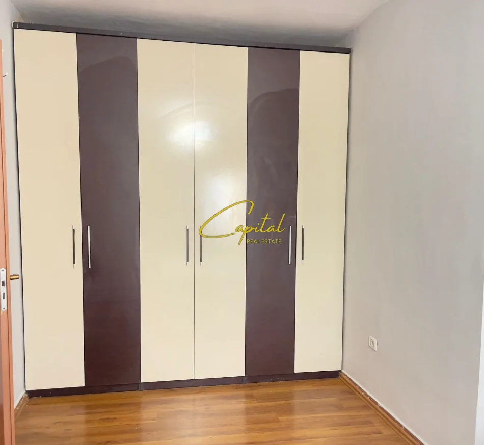 Tirane, jepet me qera apartament 1+1 Kati 4, 85 m² 500 € (PAZARI I RI)