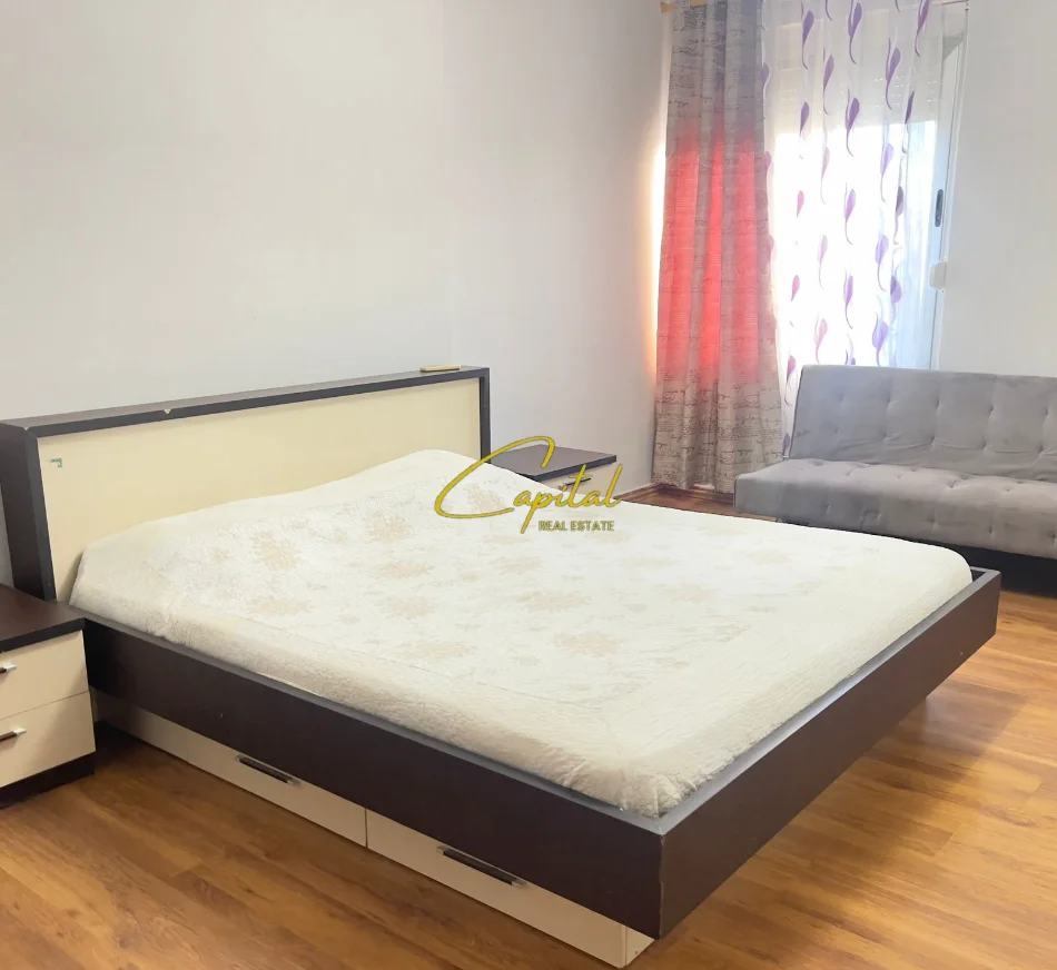 Tirane, jepet me qera apartament 1+1 Kati 4, 85 m² 500 € (PAZARI I RI)