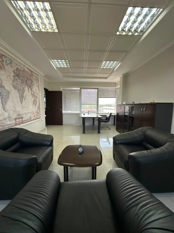 Tirane, shitet magazine , 5.600 m² 4.200.000 € (Vore)