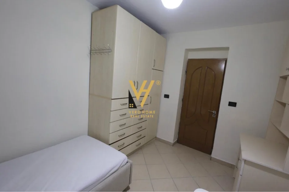 Tirane, jepet me qera apartament 1+1+Ballkon Kati 2, 84 m² 550 € (BRRYL)
