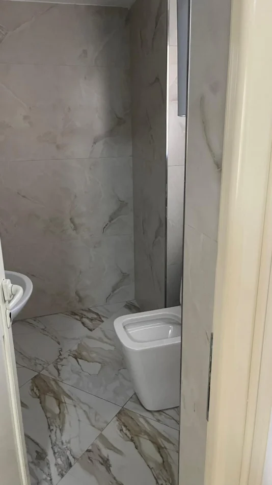 Durres, jepet me qera garsonier Kati 1, 40 m² 150 € (Spitallë)