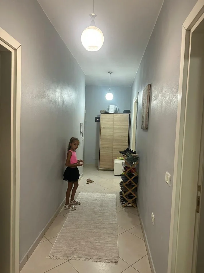 Tirane, jepet me qera apartament 2+1 Kati 3, 