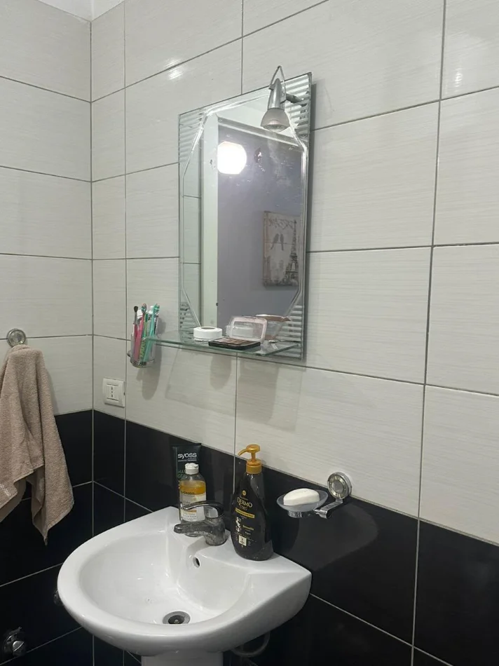 Tirane, jepet me qera apartament 2+1 Kati 3, 