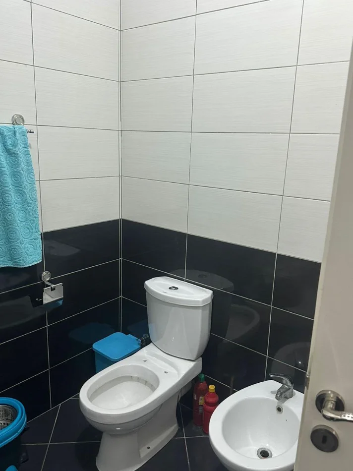 Tirane, jepet me qera apartament 2+1 Kati 3, 