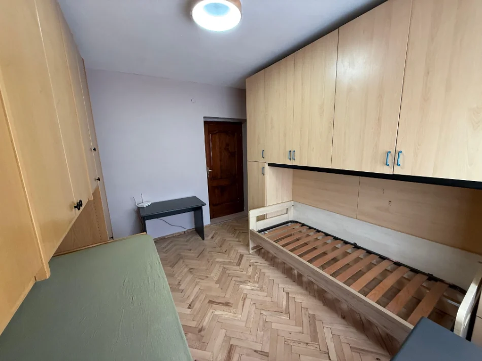 Tirane, jepet me qera apartament 2+1 Kati 2, 80 m² 550 € (RRUGA E ELBASANIT)