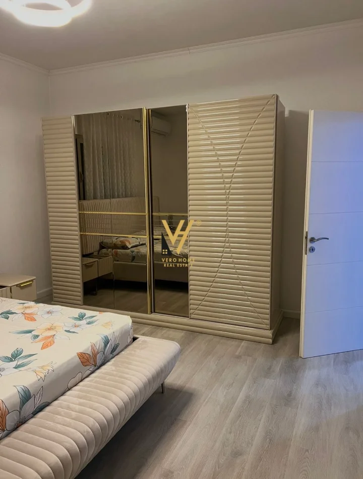 Tirane, shitet Vile 1 Katshe Kati 0, 450 m² 465.000 € (BULEVARDI I RI)