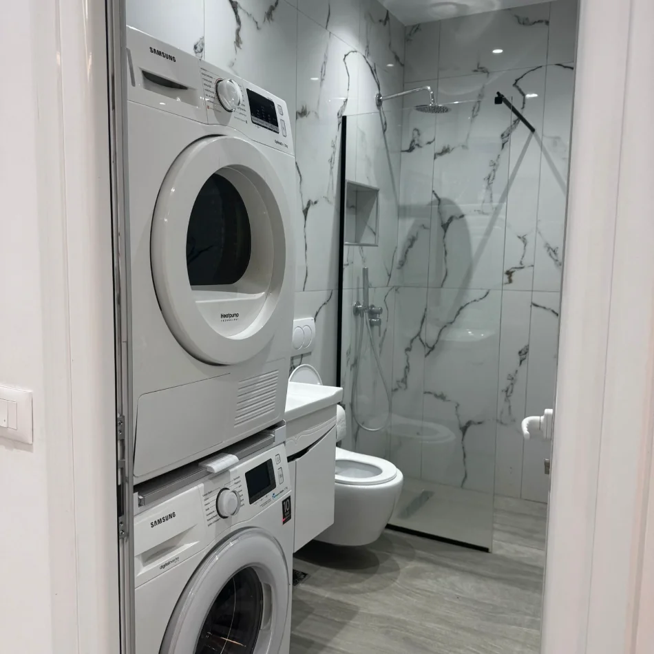 Tirane, jepet me qera apartament 1+1 Kati 1, 55 m² 500 € (rruga 5 maji)