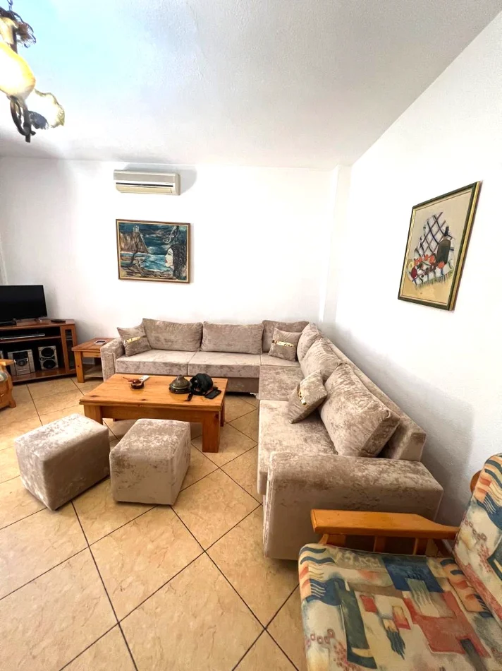 🏡 Jepet me Qera Apartament 2+1 tek Komuna e Parisit Big Market siper autostrades   500 mije leke