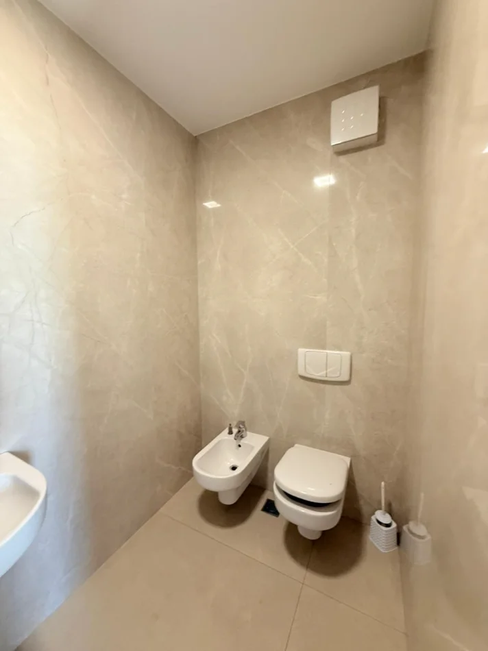 Shqiperi, jepet me qera zyre , 200 m² 2.500 € (Deliorgji)
