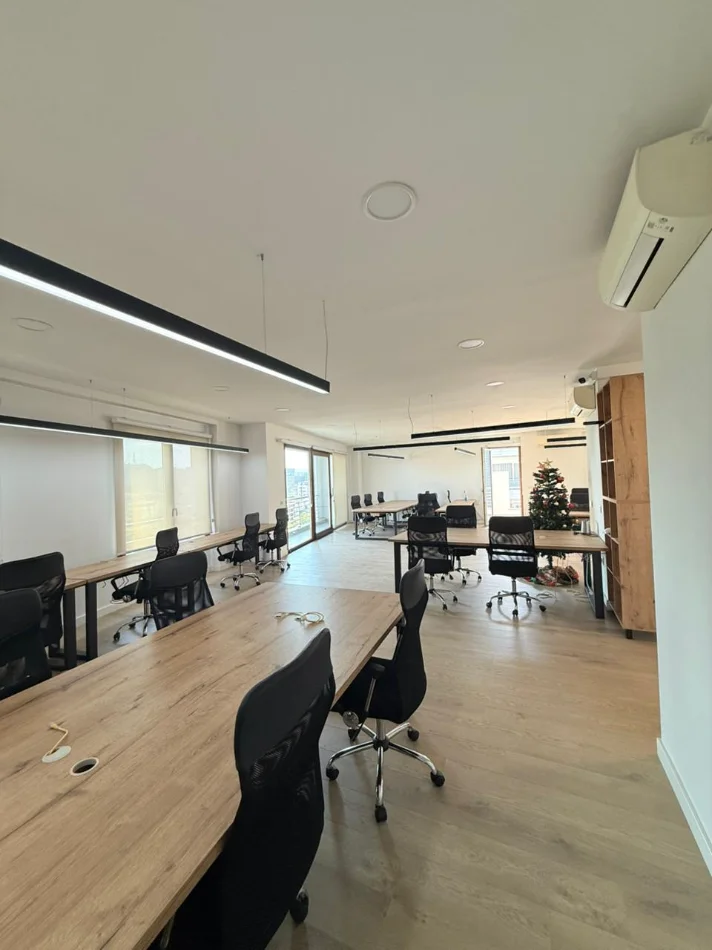Shqiperi, jepet me qera zyre , 200 m² 2.500 € (Deliorgji)