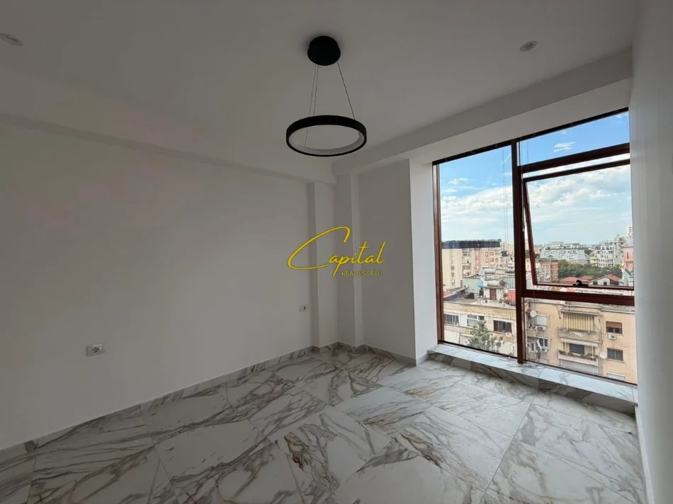 Tirane, jepet me qera ambjent biznesi Kati 7, 70 m² 1.200 € (RRUGA E KAVAJES)