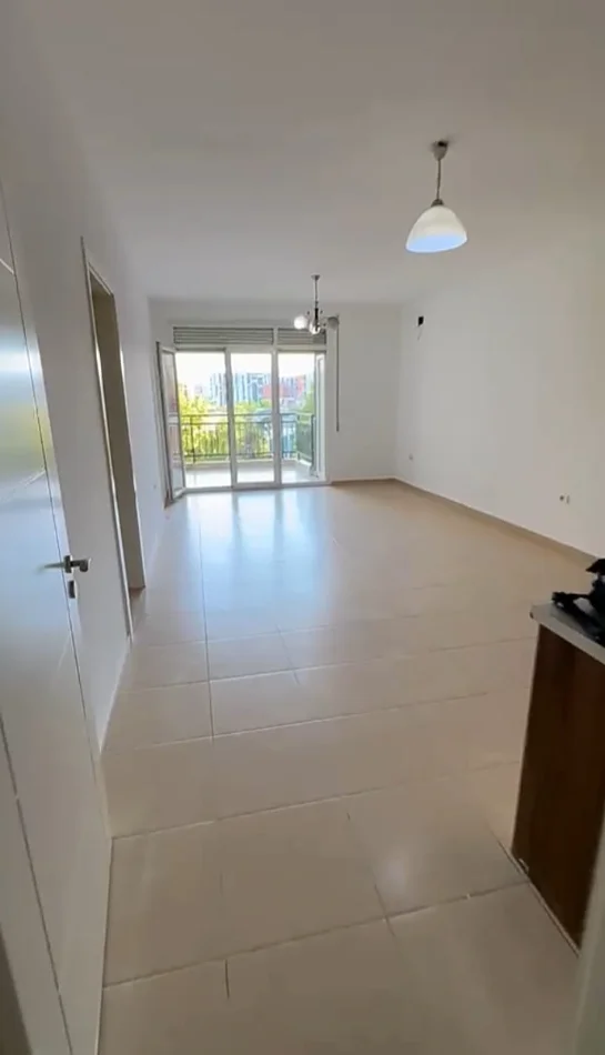 JEPET ME QERA 2+1 TEK ISH FUSHA E AVIACIONIT , 450 EURO