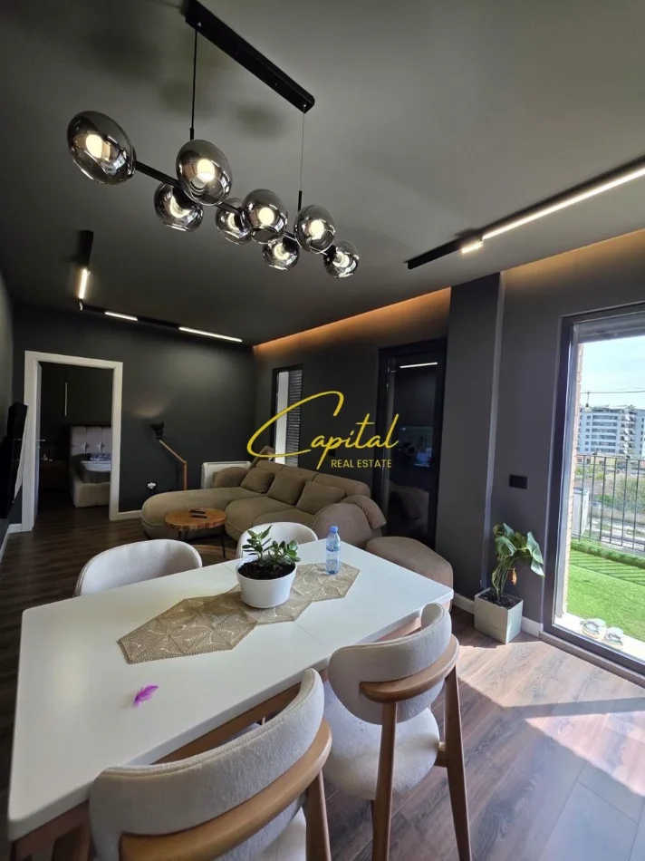 Tirane, shitet apartament+verande | Penthouse 2+1 Kati 5, 121 m² 420.000 € (ISH TREGU ELEKTRIK)