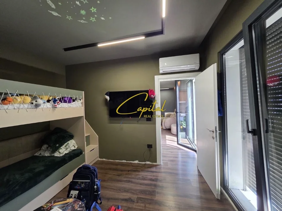 Tirane, shitet apartament+verande | Penthouse 2+1 Kati 5, 121 m² 420.000 € (ISH TREGU ELEKTRIK)