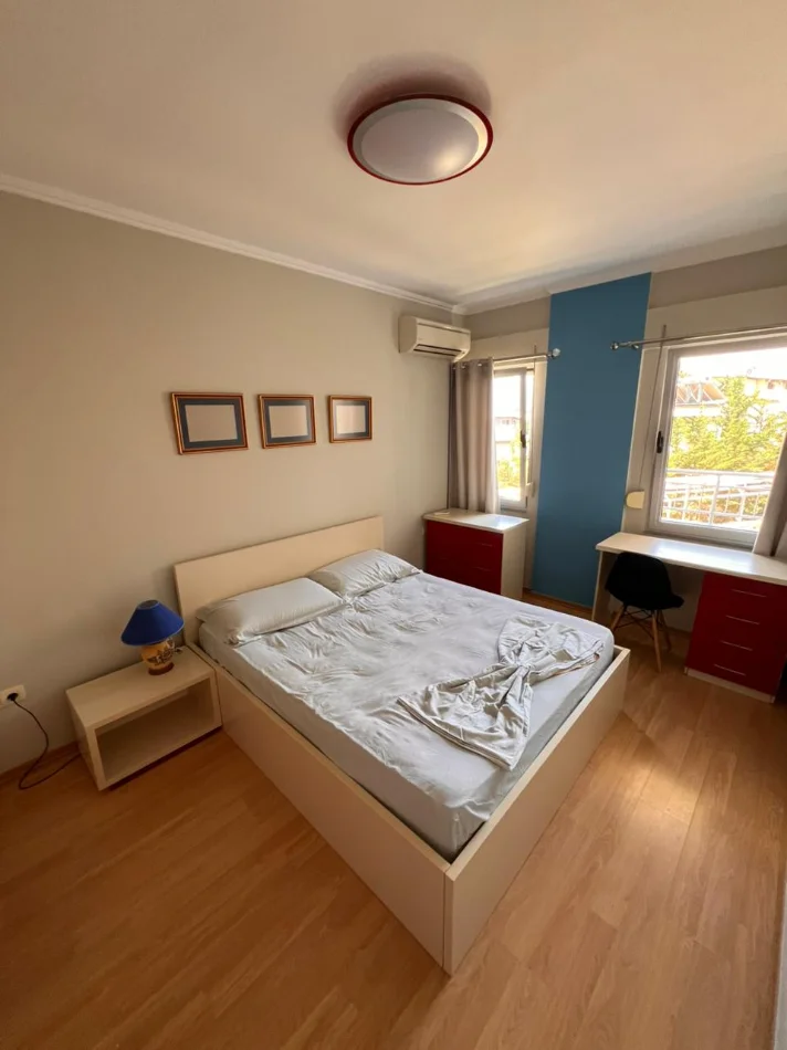 Tirane, jepet me qera apartament 1+1+Ballkon Kati 1, 67 m² 750 € (RR. Peti)