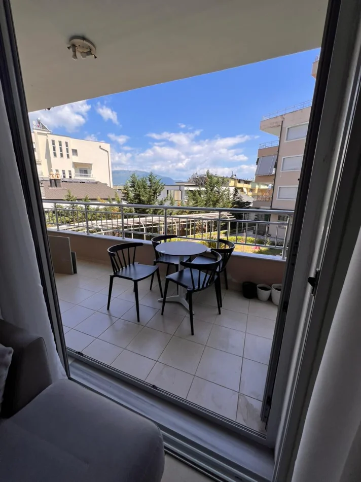 Tirane, jepet me qera apartament 1+1+Ballkon Kati 1, 67 m² 750 € (RR. Peti)