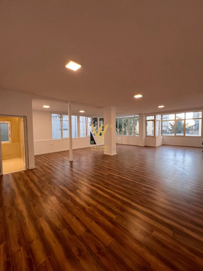 Tirane, jepet me qera ambjent biznesi Kati 0, 150 m² 1.820 € (LIQENI I THATE)