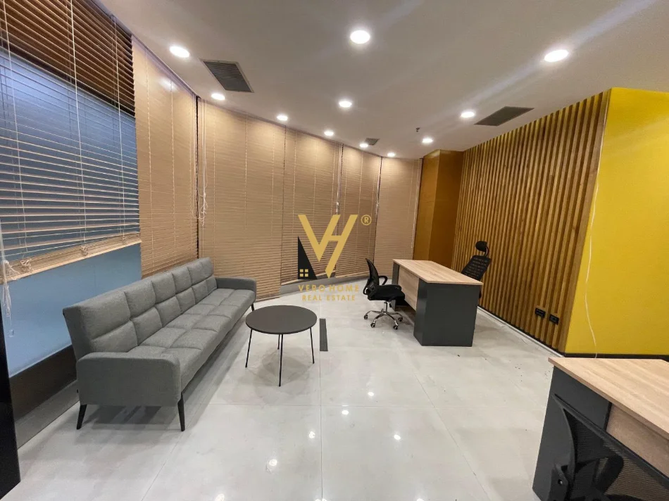 Tirane, jepet me qera zyre Kati 3, 35 m² 750 € (ETC)