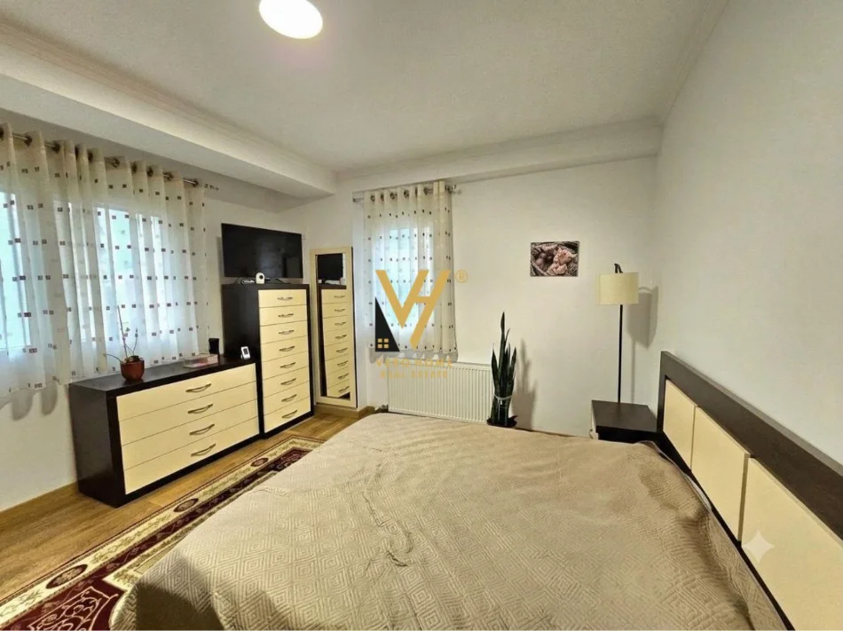 Tirane, jepet me qera apartament 2+1+Ballkon Kati 0, 95 m² 700 € (SAUK I VJETER)