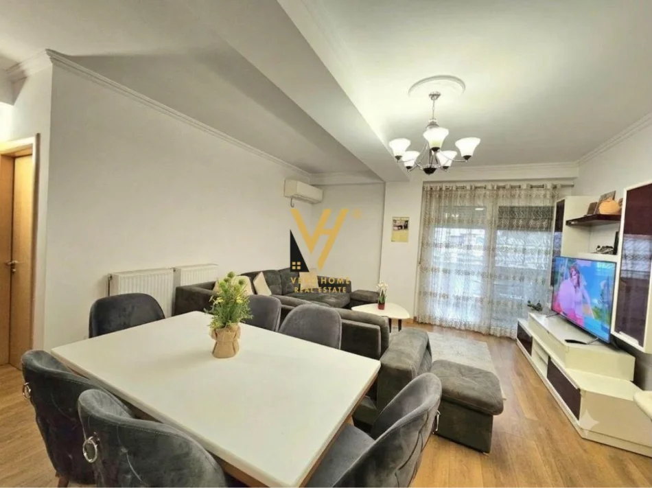 Tirane, jepet me qera apartament 2+1+Ballkon Kati 0, 95 m² 700 € (SAUK I VJETER)
