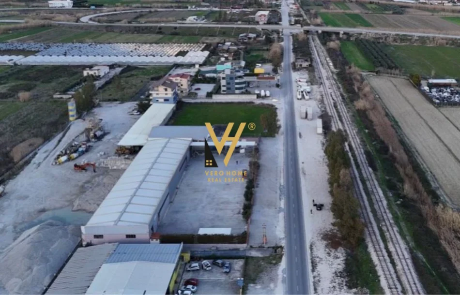 Fier, jepet me qera magazine Kati 0, 7.190 m² 2.500 € (LEVAN)