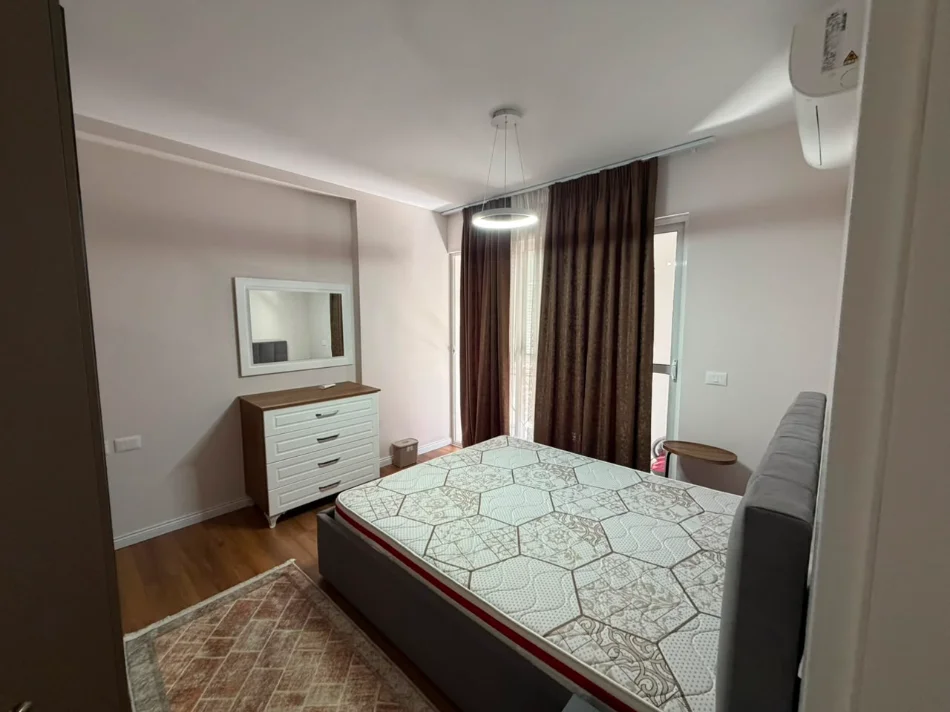 Tirane, jepet me qera apartament 2+1 Kati 2, 80 m² 750 € (RRUGA E BARRIKADAVE)