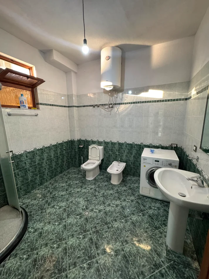 Tirane, jepet me qera apartament 1+1 Kati 1, 85 m² 300 € (Sauk)