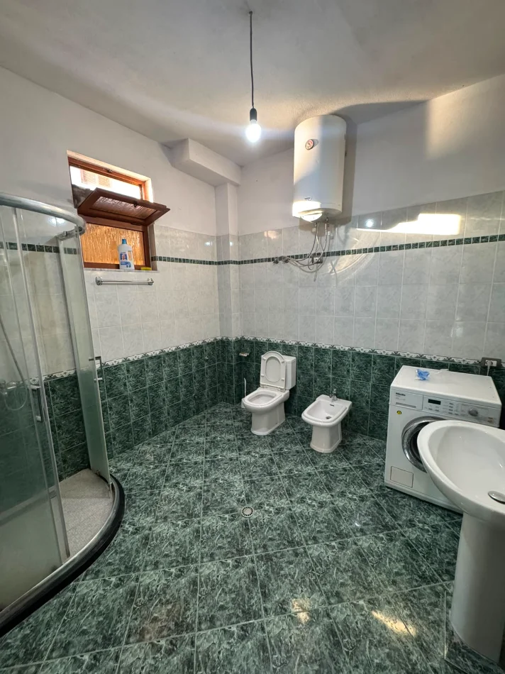 Tirane, jepet me qera apartament 1+1 Kati 1, 85 m² 300 € (Sauk)